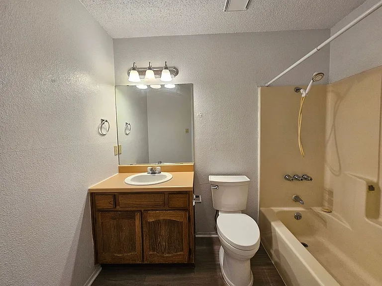2209 Dickens Dr — Photo 10