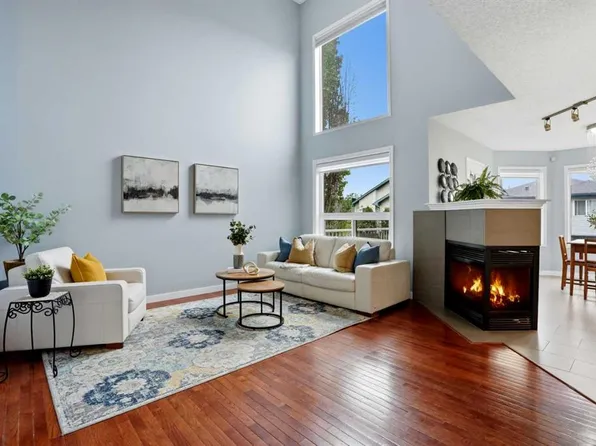 390 N Douglas Ridge Cir SE, Calgary, AB T2Z 3H6