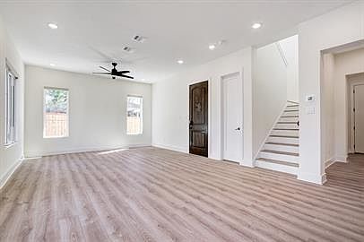 4th image of 367 Everest Ave #1