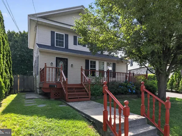 9 E Elbon Rd, Brookhaven, PA 19015