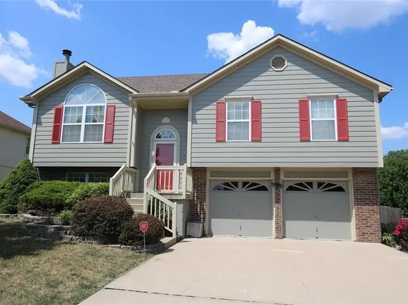 114 E Calico Dr, Raymore, MO 64083