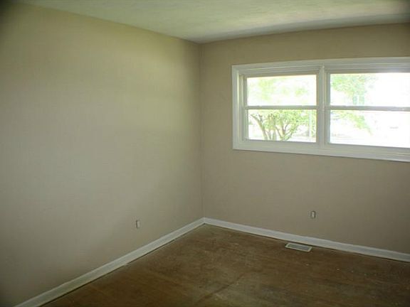 5th image of 722 Antrim Dr