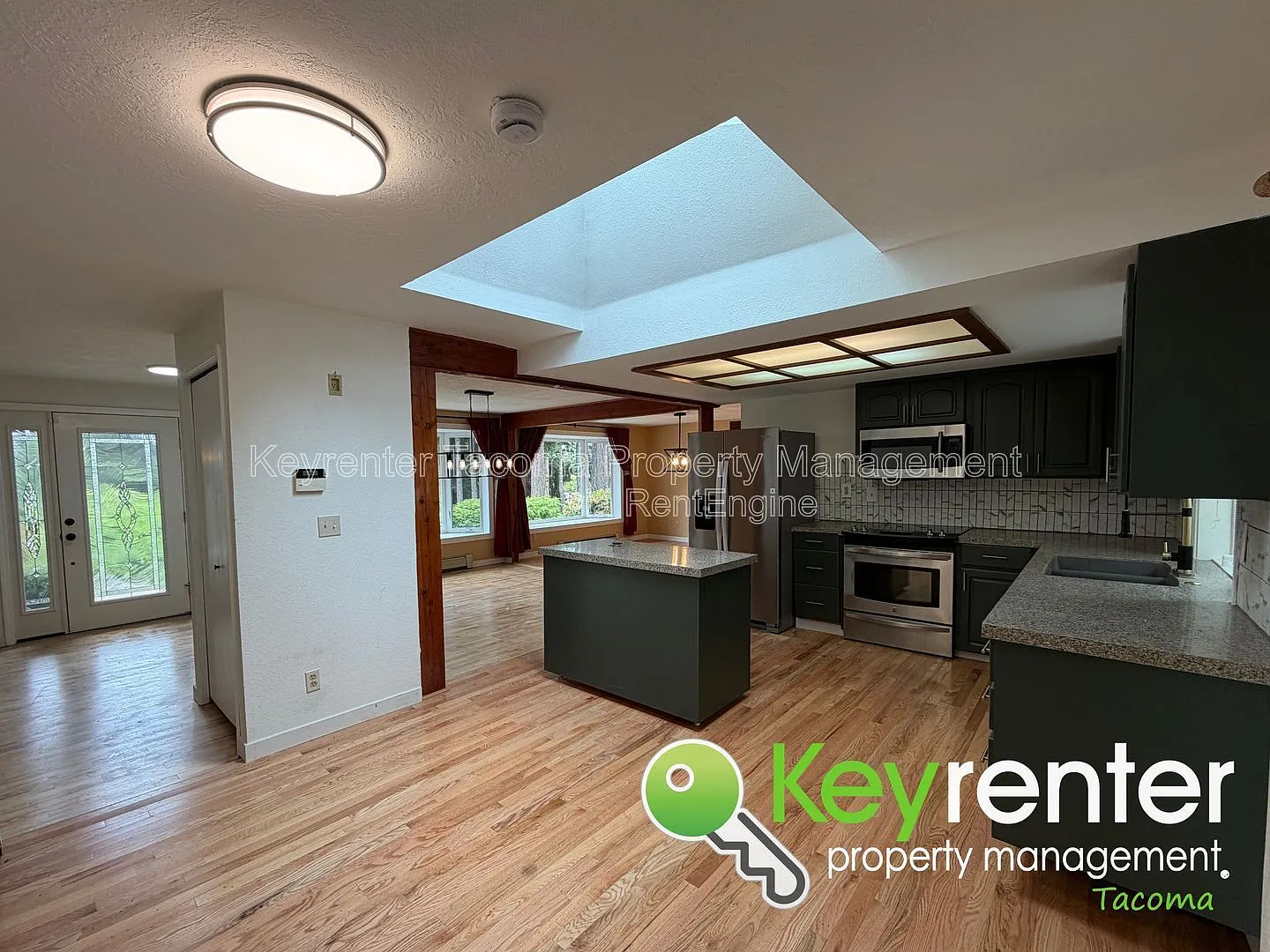 4 bed, 2.5 bath, 3240 sqft, $3,000 — Photo 2