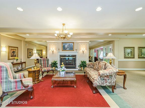 3rd image of 605 Barrington Ave APT 330