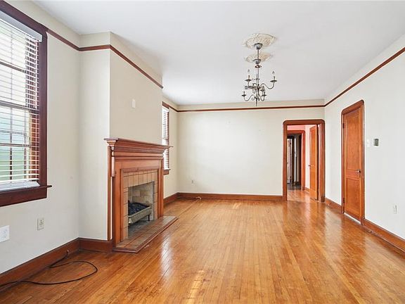 3rd image of 237 Delaronde St