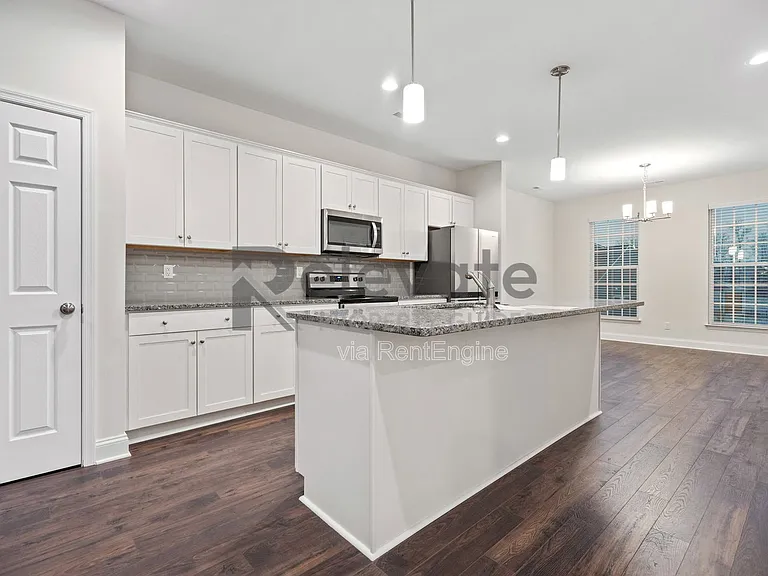 6851 Dunton Rd — Photo 2