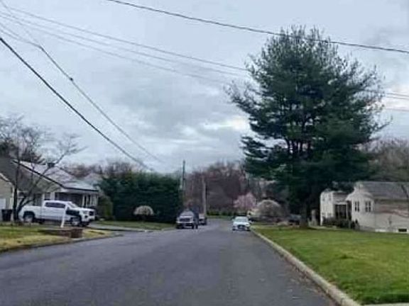 Exterior Neighborhood (street photo)
