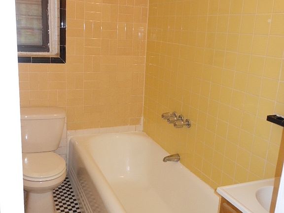5th image of 2346 Walton Ave