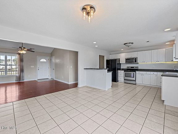 5th image of 429 Marshas Way
