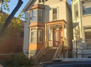 1042 W Newport Ave #3, Chicago, IL 60657