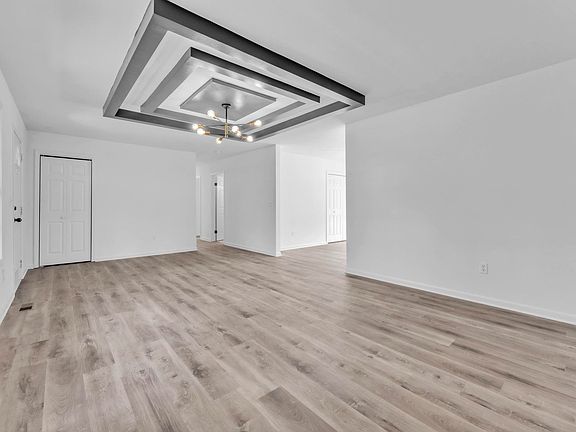 5th image of 114 Berea Forest Cir