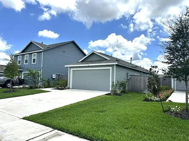 4 bed, 2.0 bath, 1606 sqft, $2,200 — Photo 2