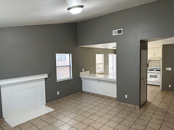 3rd image of 2165 Oxford Ave
