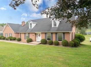 1245 Lakeview Rd NW, New Philadelphia, OH 44663