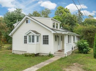 48 Bellows Ln, Towaco, NJ 07082