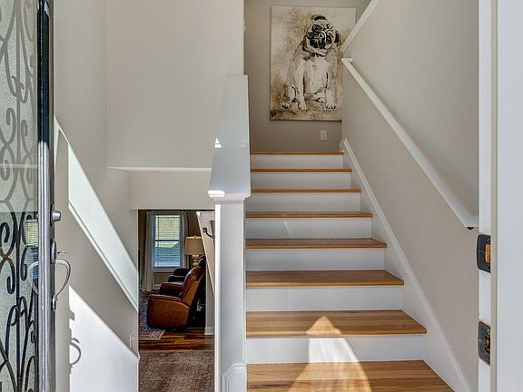 5th image of 105 Rogers Dr