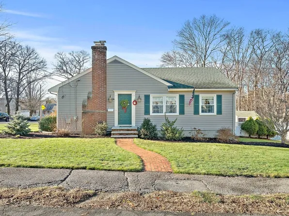 27 Edwards Rd, Braintree, MA 02184