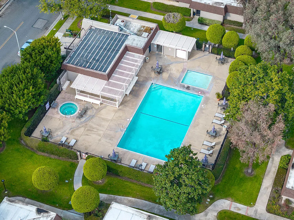 8155 Carmel Dr — Photo 2