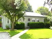 227 Victoria Dr photo 1