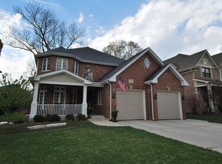 122 Woodstock Ave, Clarendon Hills, IL 60514