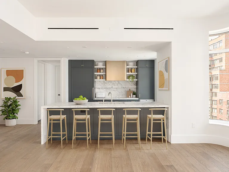 525 6th Ave #7F — Photo 3