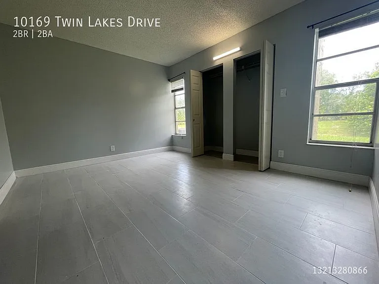 10169 Twin Lakes Dr — Photo 2