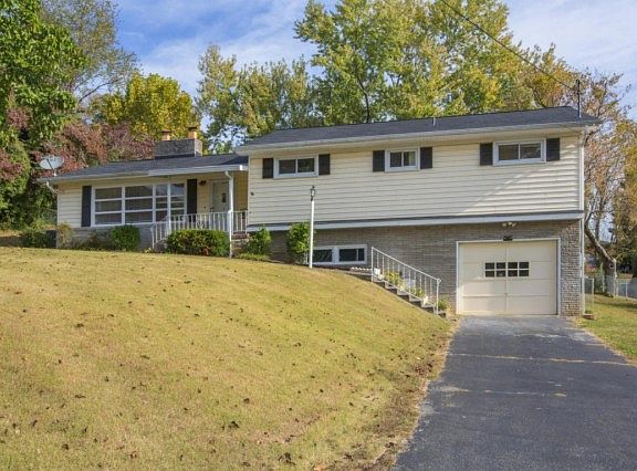 2nd image of 511 Crestwood Dr
