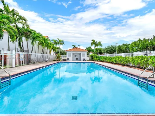 5570 NW 107th Ave APT 916, Doral, FL 33178