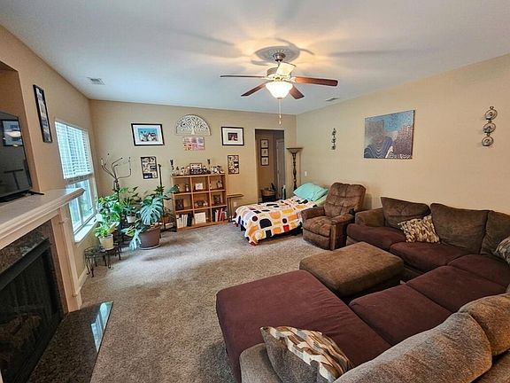 5th image of 42 Burrage Dr