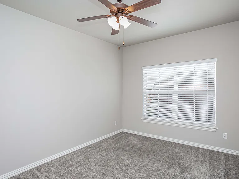 Towne Park Apartments — Photo 25