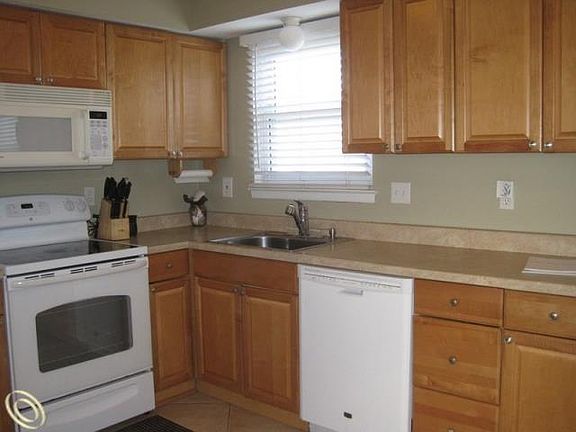 2nd image of 1035 Oxford Ave
