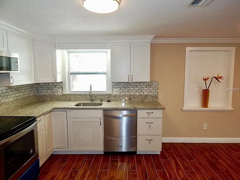 2240 Tahitian Dr — Photo 12
