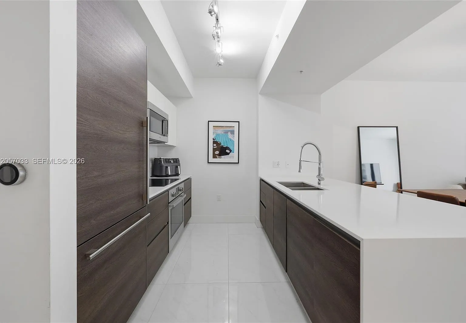Merrick Manor Condo — Photo 2