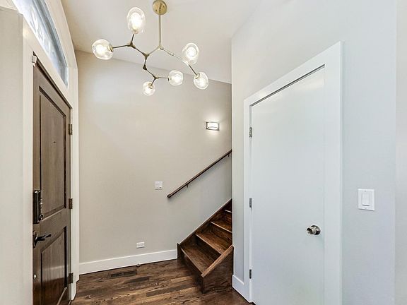 2nd image of 1542 N Maplewood Ave