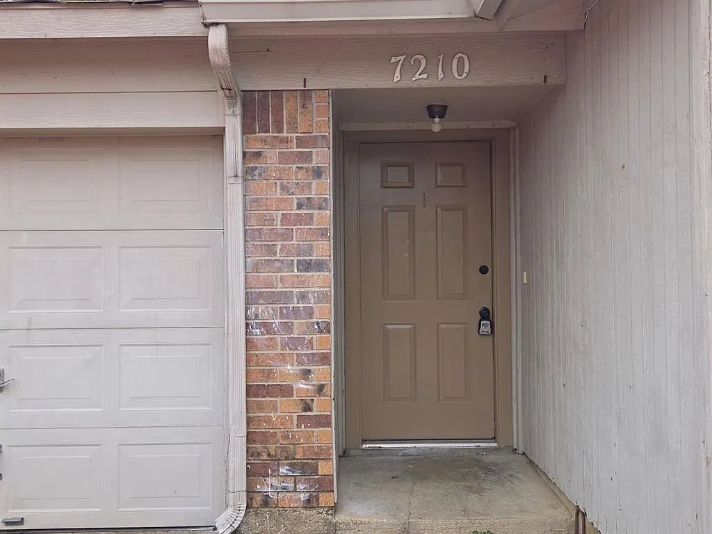 2 bed, 2.0 bath, 1000 sqft, $1,700 — Photo 3