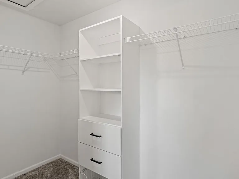 401 Clark St — Photo 16