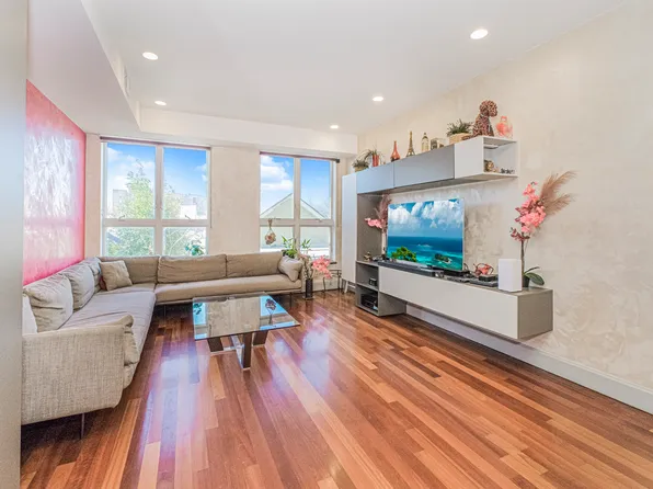 3116 Emmons Avenue image 2 of 26