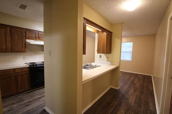 4508 Edinburgh Dr — Photo 12