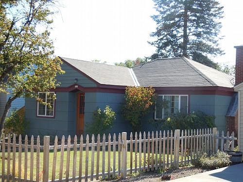 1st image of 920 NW Dogwood Ave
