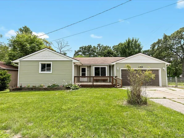 959 Lucille Dr, Wolverine Lake, MI 48390