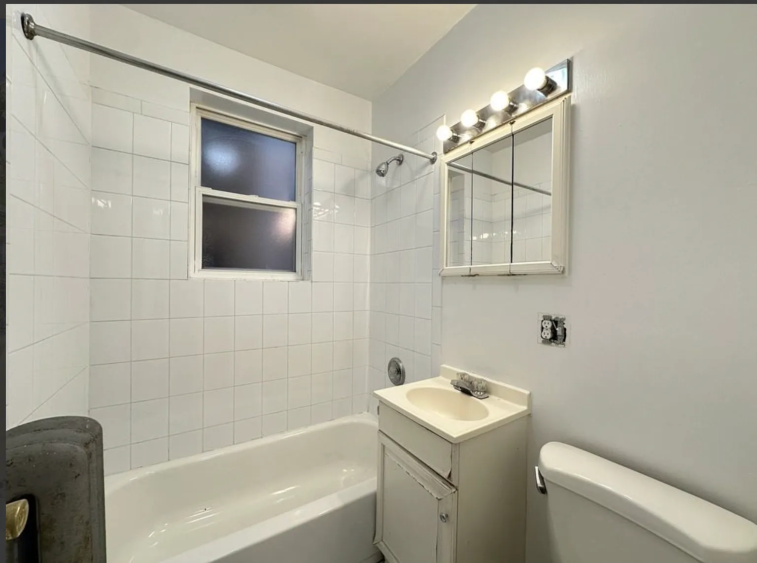 1 bed, 400 sqft, $1,528 — Photo 4