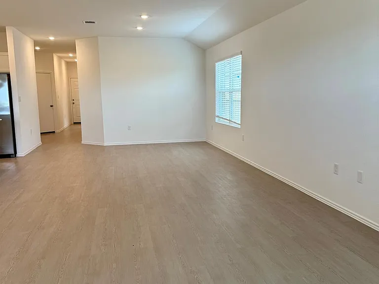 106 Camargue Dr — Photo 5