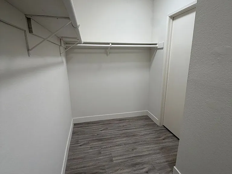 5245 Chesebro Rd — Photo 38