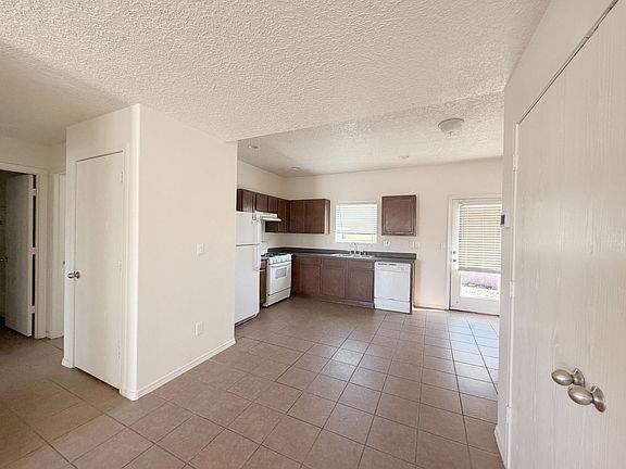 3rd image of 2302-2314 N Red Oak Dr