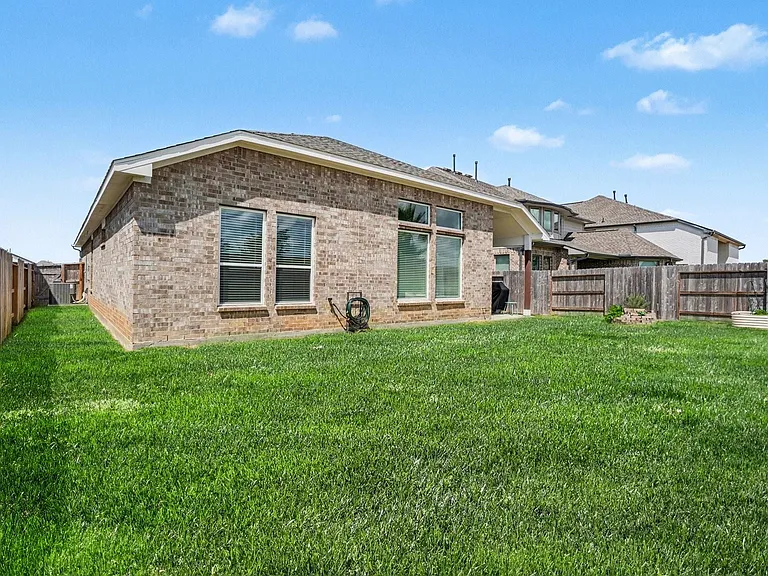 2214 Lierna Dr — Photo 23