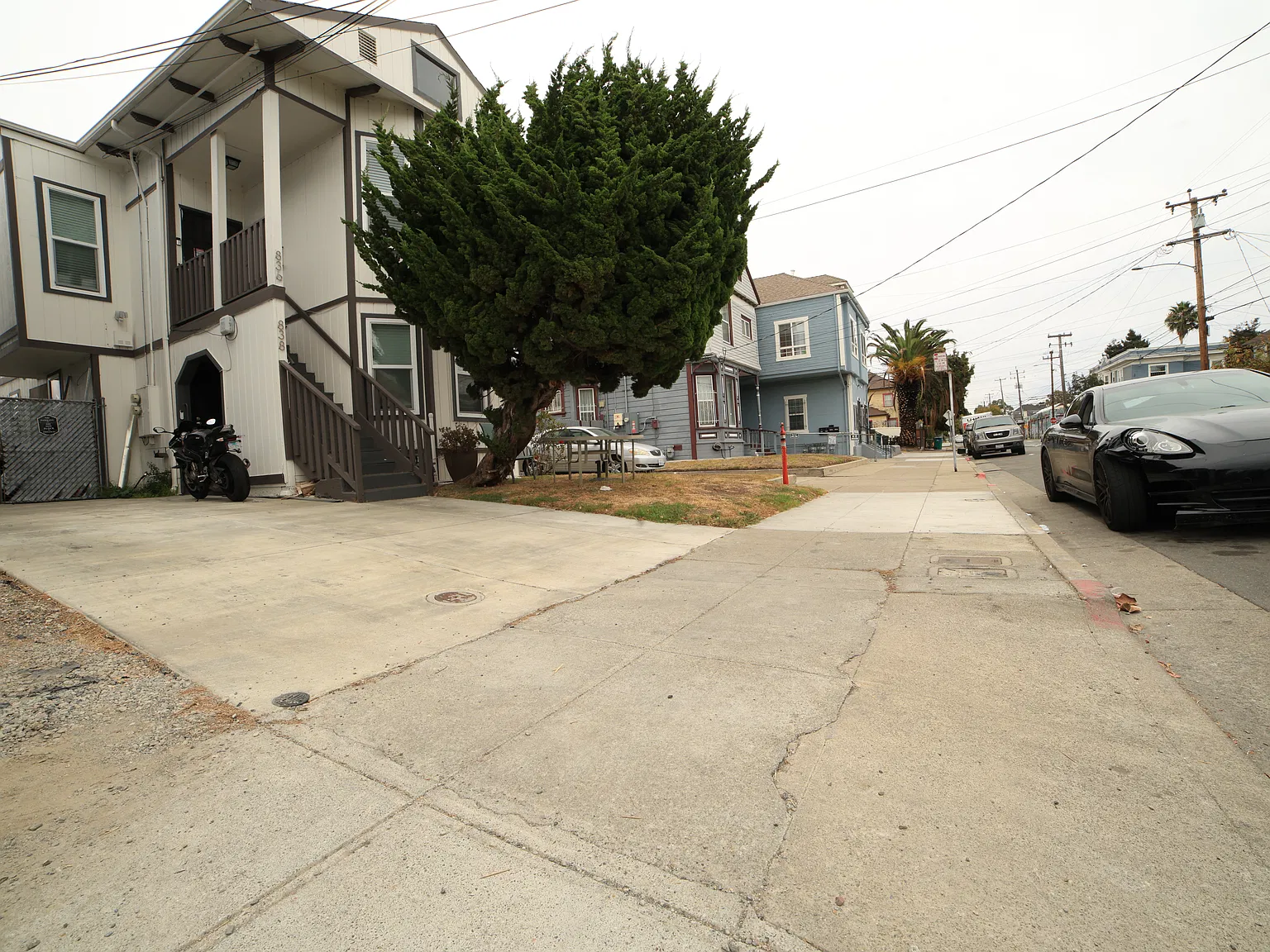 836 30th St — Photo 1