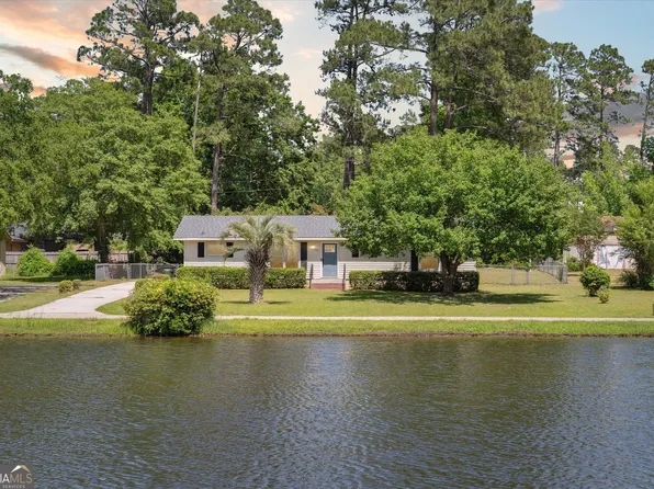 205 N Parkway Dr, Sylvania, GA 30467