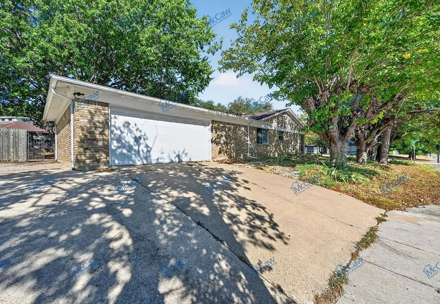 3 bed, 2.0 bath, 1926 sqft, $2,250 — Photo 2