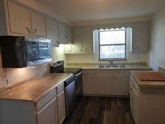 2nd image of 1308 Nichols Dr