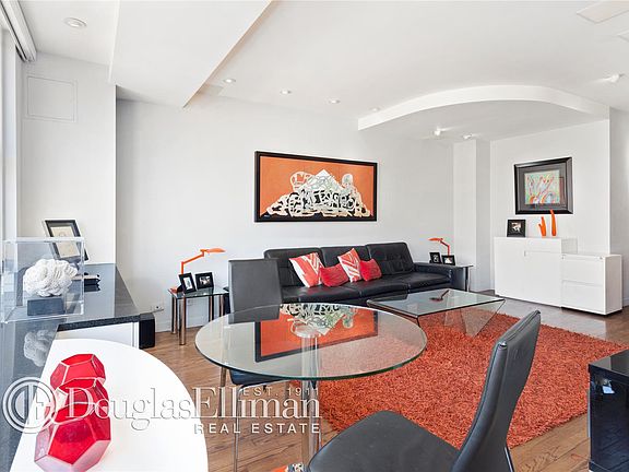 3rd image of 155 E 34th St APT 20K